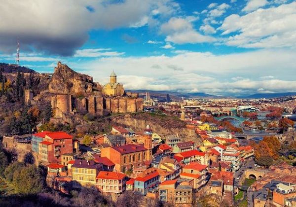Azərbaycanlı milyonçunun nəvəsinin kitabı Tbilisidə təqdim olundu Azərbaycanlı milyonçunun nəvəsinin kitabı Tbilisidə təqdim olundu