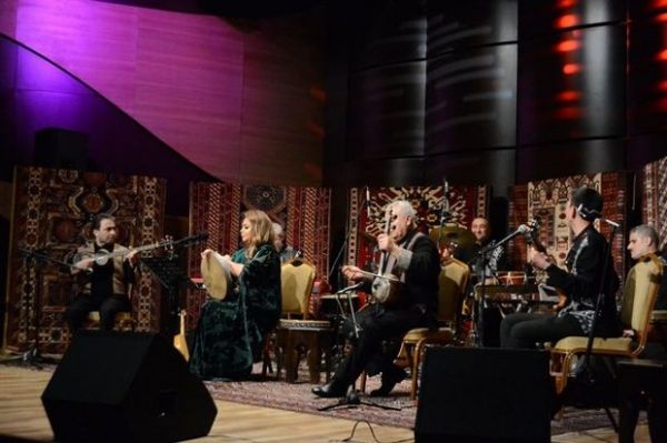 Xalq artisti “Məndə sığar iki cahan” və “Qafil, oyan” dedi
