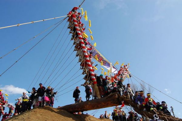 Yaponiyada dünyanın ən təhlükəli festivalı keçirilir - VİDEO