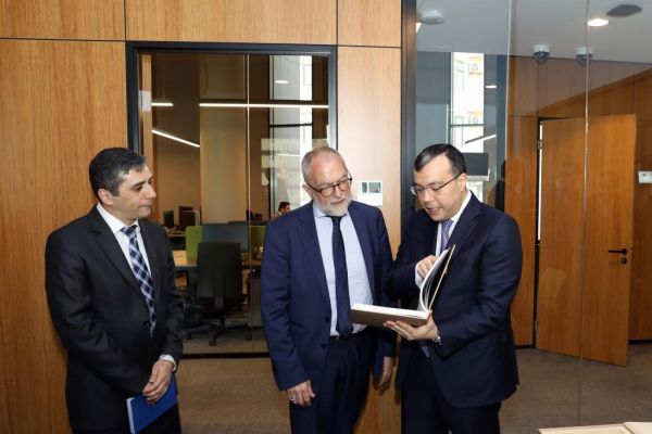 Fransanın Milli Tibbi Sığorta Fondu ilə reabilitasiya sahəsində əməkdaşlığın inkişafı imkanları nəzərdən keçirilib Fransanın Milli Tibbi Sığorta Fondu ilə reabilitasiya sahəsində əməkdaşlığın inkişafı imkanları nəzərdən keçirilib