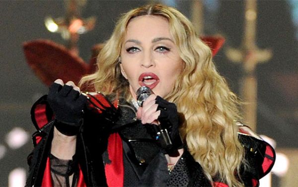Madonna İsraildə müqavilə bağladı Madonna İsraildə müqavilə bağladı