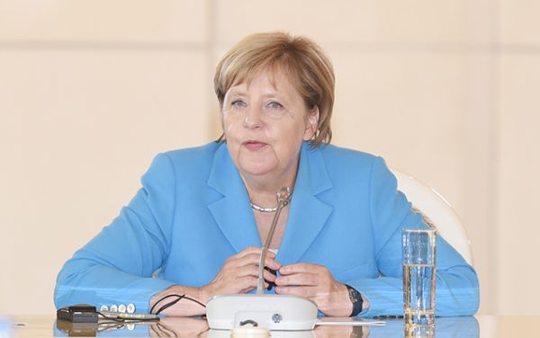 Merkel siyasi karyerasına son qoyur Merkel siyasi karyerasına son qoyur