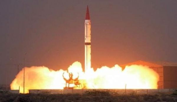 Pakistan 1500 kilometri vuran raketini atdı - VİDEO