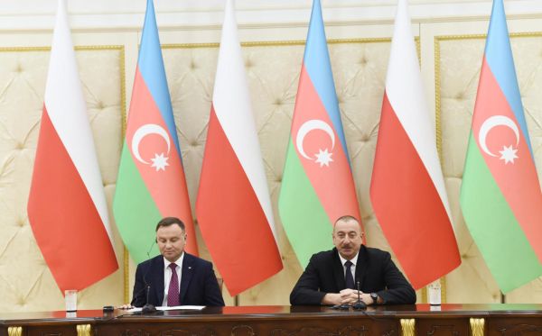 "Növbəti mərhələdə Azərbaycan-Polşa biznes qurumlarının müntəzəm bir araya gəlməsi nəticəsində ticarət dövriyyəsi artmalıdır" - İlham Əliyev "Növbəti mərhələdə Azərbaycan-Polşa biznes qurumlarının müntəzəm bir araya gəlməsi nəticəsində ticarət dövriyyəsi artmalıdır" - İlham Əliyev