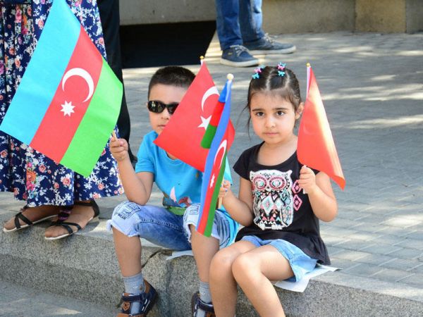 1 İyun - Uşaqların Beynəlxalq Müdafiəsi Günüdür - FOTOLAR 1 İyun - Uşaqların Beynəlxalq Müdafiəsi Günüdür - FOTOLAR