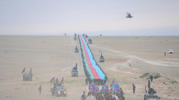 5000 metr uzunluqda Azərbaycan bayrağı hazırlandı - FOTO 5000 metr uzunluqda Azərbaycan bayrağı hazırlandı - FOTO