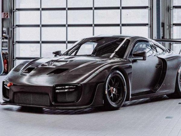 Porsche rənglənməmiş 935 modelini təklif edir