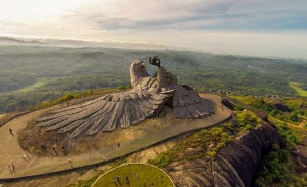 Dünyanın ən böyük heykəli orada inşa edildi