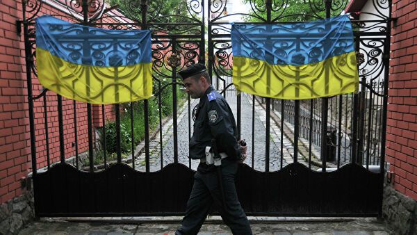 Rusiyalı diplomatı Ukraynadan qovdular Rusiyalı diplomatı Ukraynadan qovdular