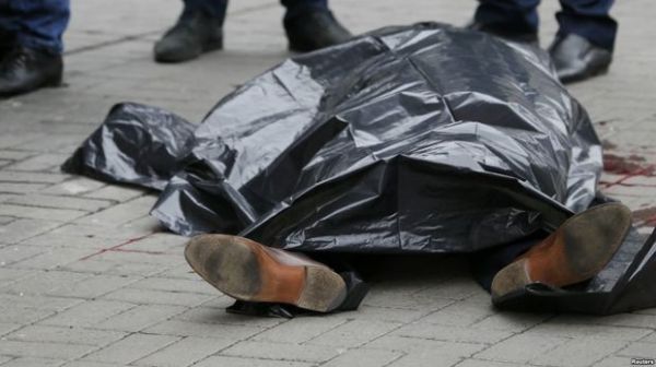 87 yaşlı kişi eyvandan yıxılıb öldü 87 yaşlı kişi eyvandan yıxılıb öldü
