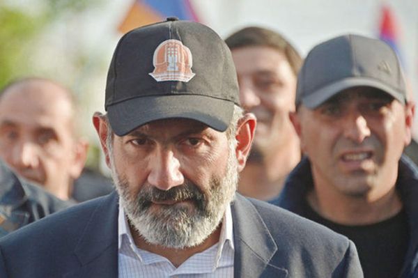 Qarabağ ermənilərindən Nikola etiraz: - Adımızdan danışma! - VİDEO