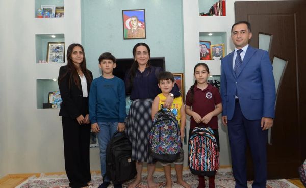 Nazirlik şəhidlərin məktəbli övladlarını ziyarət edib Nazirlik şəhidlərin məktəbli övladlarını ziyarət edib