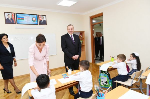 Prezident və birinci xanım 300 nömrəli məktəbin - AÇILIŞINDA YENİLƏNİB - FOTOLAR