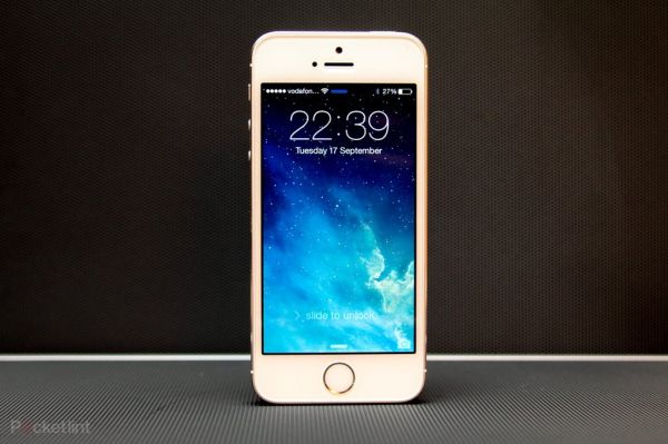Apple вынуждает владельцев iPhone 5 обновиться