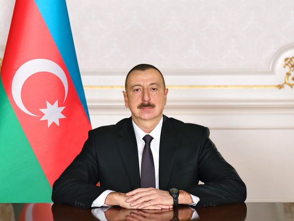 Президент Ильхам Алиев поздравил чешского коллегу