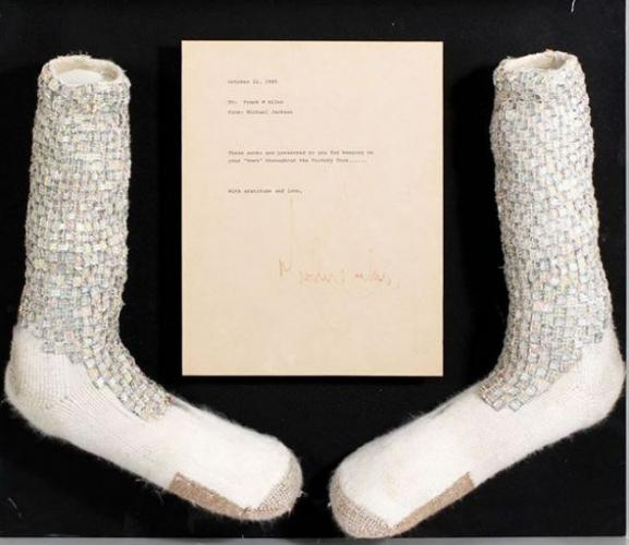 Носки Майкла Джексона могут продать за миллион долларов