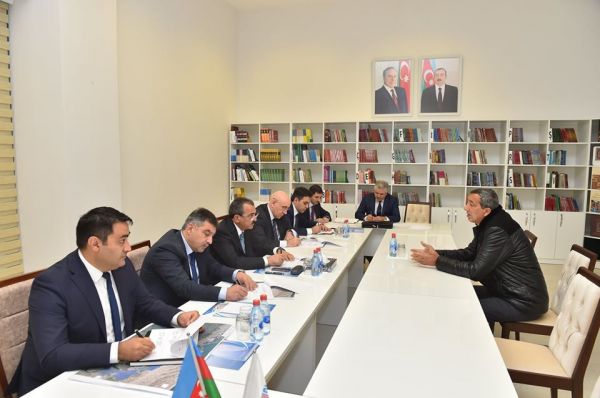 Qorxmaz Hüseynov vətəndaşları qəbul edib Qorxmaz Hüseynov vətəndaşları qəbul edib