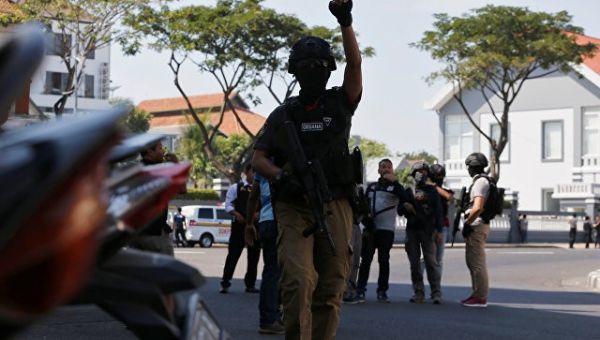 В центре Джакарты произошел взрыв