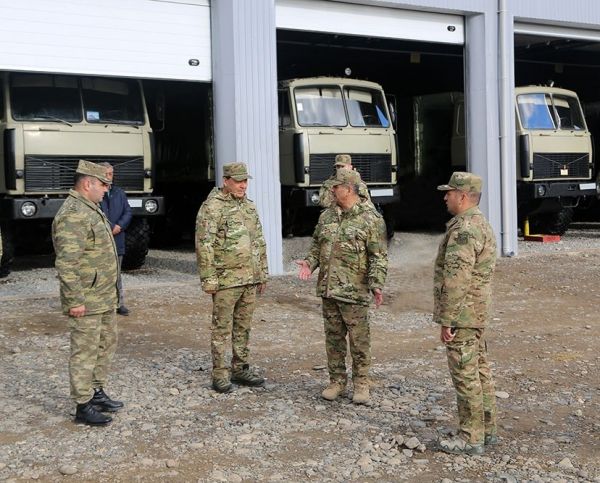 Министр обороны Азербайджана проверил боеготовность артиллеристов в прифронтовой зоне