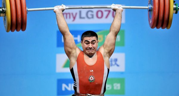 Низами Пашаев завоевал титул трехкратного чемпиона мира по тяжелой атлетике