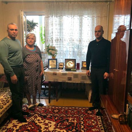 Сотрудники аппарата военного атташе Азербайджана в Беларуси навестили мать Национального героя Азербайджана