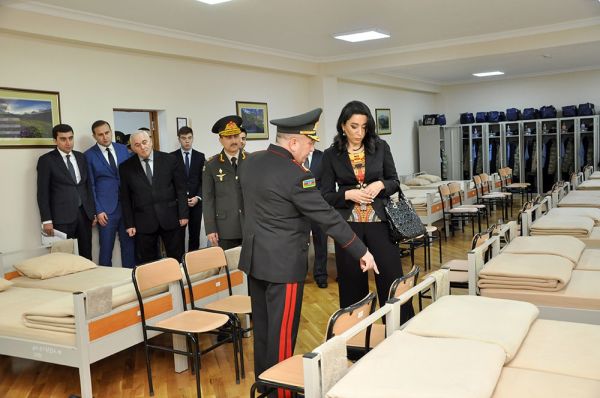 Новый омбудсмен Азербайджанской Республики посетила Военный лицей