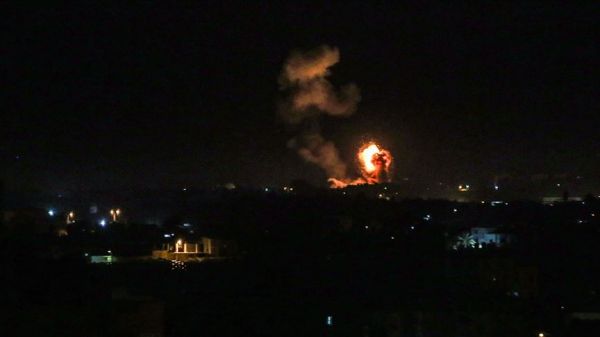İsrail Hamas'a bağlı bir noktayı bombaladı