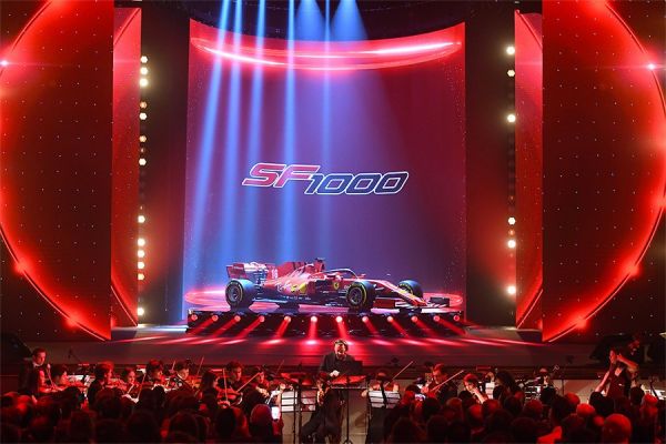 “Ferrari” yeni avtomobilini təqdim etdi