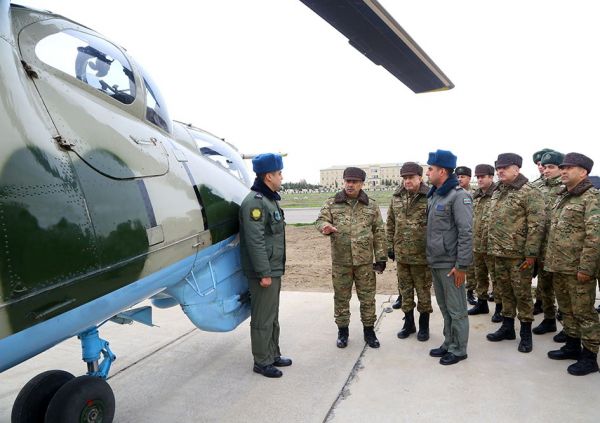 The visit to military units in the frontline zone continues