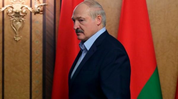 Лукашенко отложил парад Победы в Минске ради Москвы
