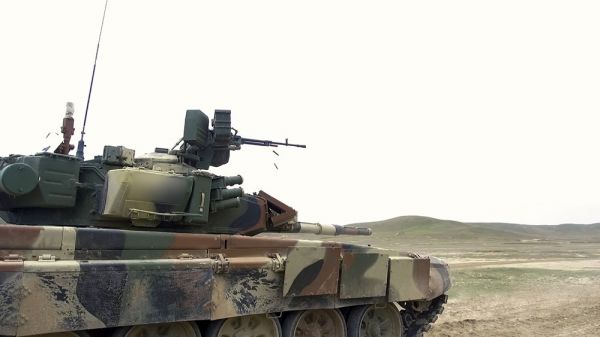 The combat readiness of tank crews is inspecting