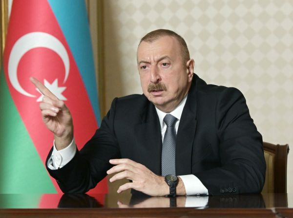 "Bəzi məmurlar sahibkarların gəlirlərinə göz dikirlər" "Bəzi məmurlar sahibkarların gəlirlərinə göz dikirlər"