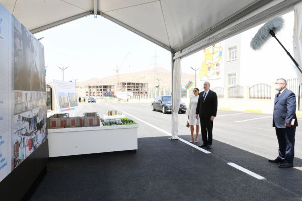 Prezident məcburi köçkünlər üçün salınmış kompleksin açılışında - FOTOLAR