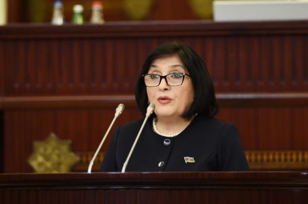 Milli Məclisin Sədri: “Deputatlar telefondan başını qaldırmır” Milli Məclisin Sədri: “Deputatlar telefondan başını qaldırmır”
