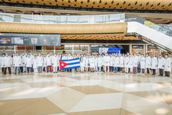 AZAL delivered doctors from Cuba to Baku