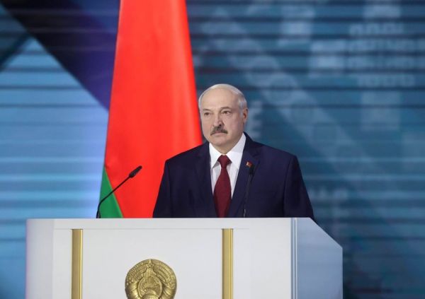 Lukashenko instructs to close striking enterprises