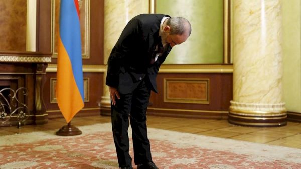 Bütün günahlar Paşinyanındır - Erməni siyasətçi Bütün günahlar Paşinyanındır - Erməni siyasətçi