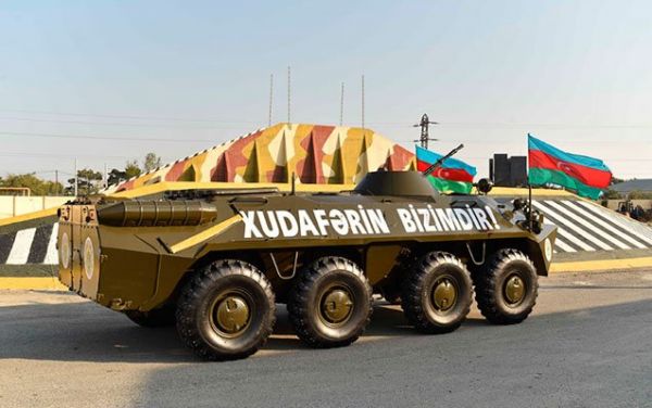 DSX-yə BTR-70M hədiyyə edildi DSX-yə BTR-70M hədiyyə edildi