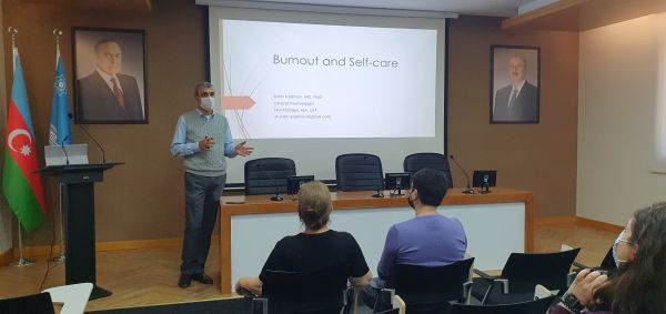 Gömrük Hospitalında stresslə mübarizə mövzusunda seminar keçirilib Gömrük Hospitalında stresslə mübarizə mövzusunda seminar keçirilib