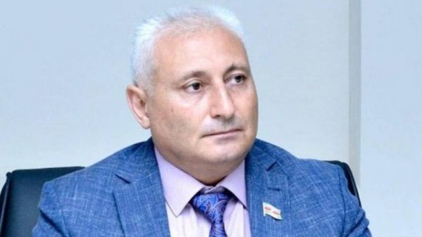 "Televiziyalarımız türk flimlərini tərcümə edərək efirə verməməlidirlər" - Deputat "Televiziyalarımız türk flimlərini tərcümə edərək efirə verməməlidirlər" - Deputat