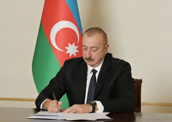 Prezident Altay Həsənovu təltif etdi