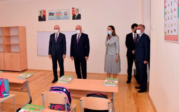 Firudin Qurbanov Sumqayıtda yeni məktəb binasının açılışında iştirak edib