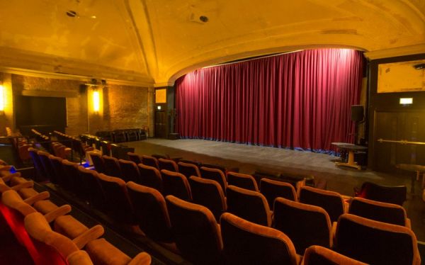 Teatr və kinoteartların fəaliyyətinə icazə verilir