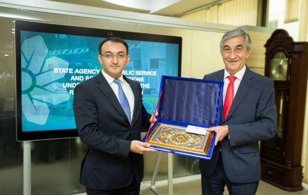 Dövlət Agentliyinin sədri Tacikistan səfiri ilə görüşüb Dövlət Agentliyinin sədri Tacikistan səfiri ilə görüşüb