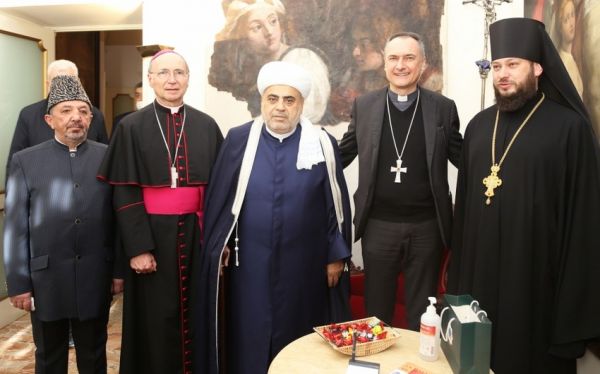 Аллахшукюр Пашазаде встретился с генеральным викарием Ватикана