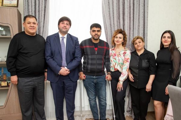 “AS Group Investment” şirkətlər qrupu qazi Amin Musayevə mənzil hədiyyə etdi - FOTOLAR “AS Group Investment” şirkətlər qrupu qazi Amin Musayevə mənzil hədiyyə etdi - FOTOLAR