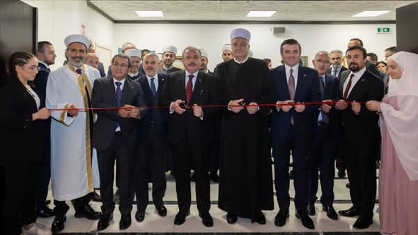 TBMM Başkanı Şentop, Zagreb İslam Merkezi'nde Hilye-i Şerif Sergisi'nin açılışını yaptı