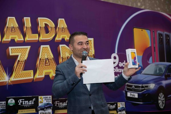 “Finalda qazan!” lotereyasının 1-ci tirajının qaliblərinə mobil telefonlar təqdim edilib
