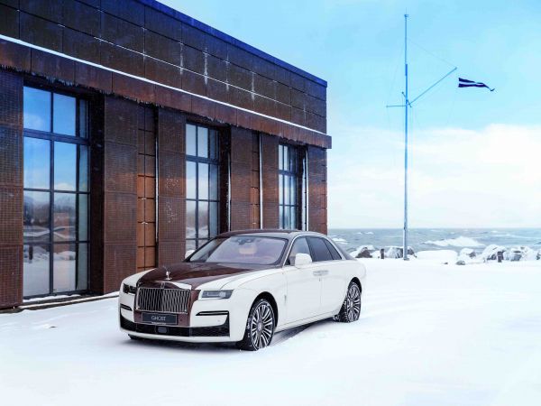 Rolls-Royce Ghost "Amber Road" modelini təqdim etdi - ŞİMALIN QIZILI"dan ilhamlanıb