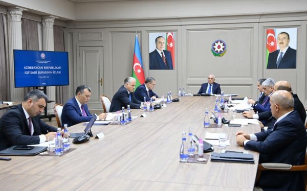 Baş nazir Əli Əsədovun rəhbərliyi ilə İqtisadi Şuranın iclası keçirilib Baş nazir Əli Əsədovun rəhbərliyi ilə İqtisadi Şuranın iclası keçirilib